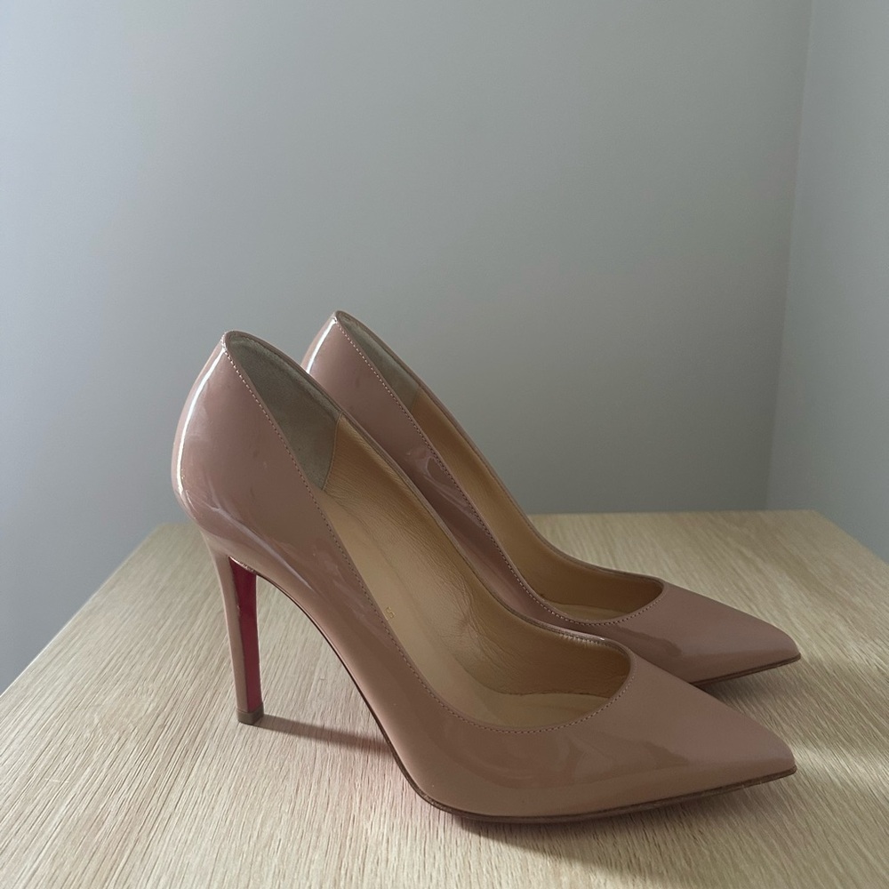 CHRISTIAN LOUBOUTIN
Pigalle Follies 85 patent-leather pumps - Picture 8 of 11
